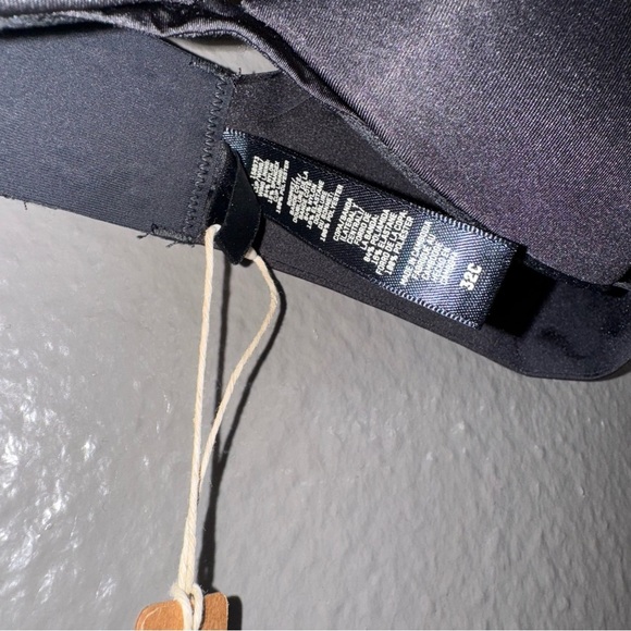 NWT Skims ultimate push-up plunge bra 32C - Picture 3 of 4